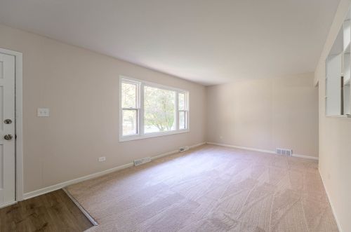 2617 Mohawk Rd, Waukegan, IL 60087-4504