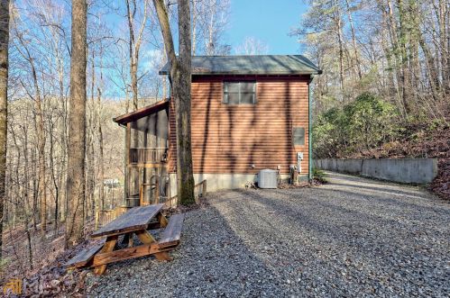 70 Trickle Creek Trl, Clayton, GA 30525-2511