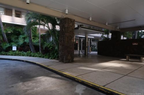 1720 Ala Moana Blvd, Honolulu HI  96815-1302 exterior