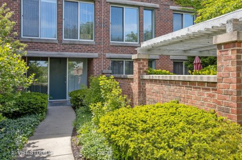 1040 Arbor Ln, Northfield, IL 60093-3375