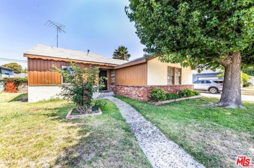 9325 Foster Rd, Downey, CA 90242-4656
