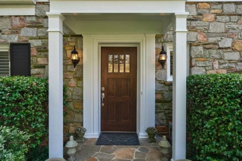 4094 Club Dr, Atlanta, GA 30319-1161