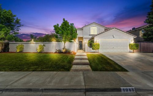 1061 Mission Bay Dr, Vacaville, CA 95688-8751