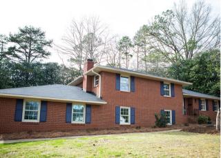 586 Foxwood Dr, Concord, NC 28025-2725