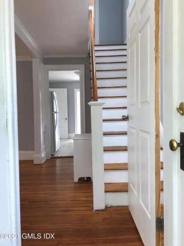32 Sherwood Pl, Greenwich CT  06830-5606 exterior