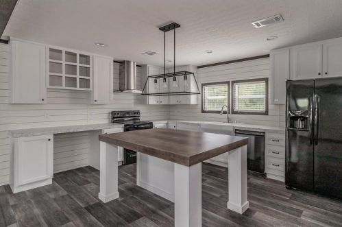 6152 Adelbert Dr, Fort Worth TX  76135-5226 exterior