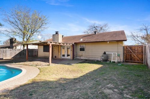 2110 Brandywine Ln, Austin TX  78727-4303 exterior