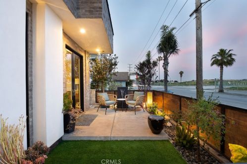 231 Seal Beach Blvd, Seal Beach, CA 90740-6596
