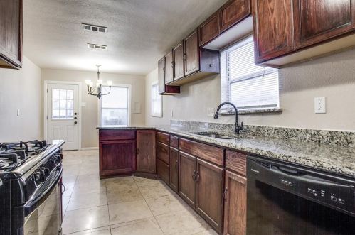 2516 Ryan Ave, Fort Worth TX  76110-2525 exterior