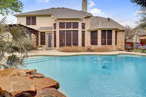 2540 Grn Oak Dr, Carrollton TX 75010-4221 exterior