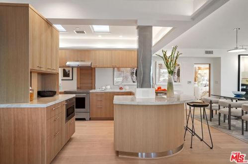 120 Ocean Park Blvd, Santa Monica CA  90405-3561 exterior