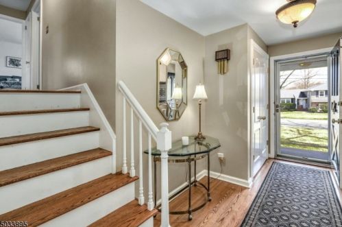 14 Fieldcrest Dr, Scotch Plains, NJ 07076-4639