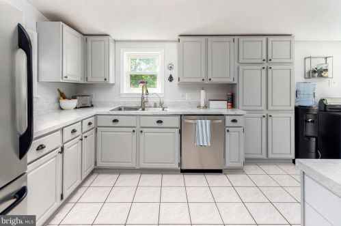 1217 Pine Ave, Shady Side MD 20764-9575 exterior