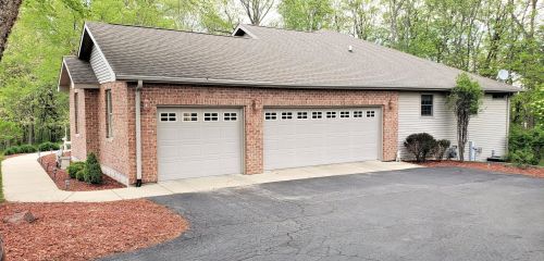 2162 Fawn Ridge Dr, Nelson, IL 61021-9502