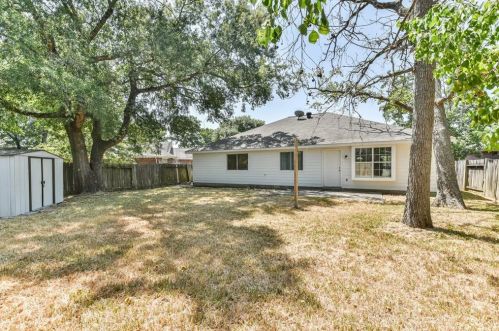 9815 Thrush Ln, Conroe, TX 77385-3425