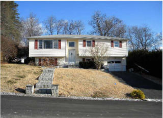 30 Avalon Ave, Watertown, CT 06779-2002