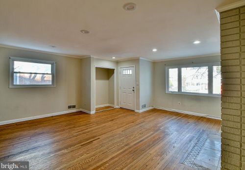 8708 Sundale Dr, Silver Spring MD 20910-5039 exterior