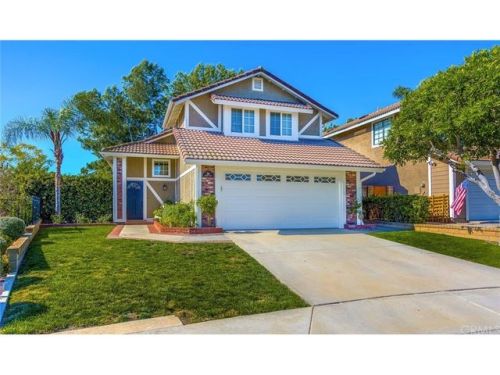 918 Farmer Ln, Placentia, CA 92870-4243