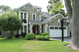 515 Burdick St, Green Oaks, IL 60048-2619