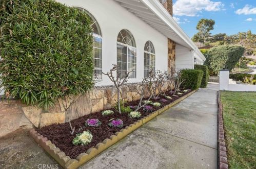 1851 Greenbriar Rd, Glendale CA  91207-1064 exterior
