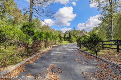 1092 Maxim Southard Rd, Wall Township, NJ 07731-8636