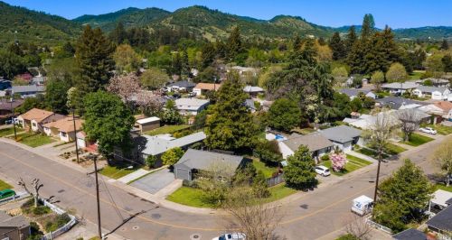 1154 Oak St, Ukiah, CA 95482-3954