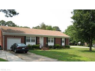 102 Lawson Dr, Yorktown, VA 23693-3205