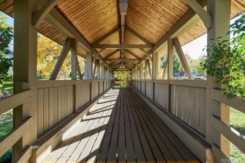 7166 Bentley Cir, Englewood CO 80112-1186 exterior