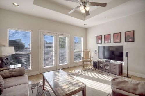 701 1st St, Fort Worth TX  76102-2705 exterior