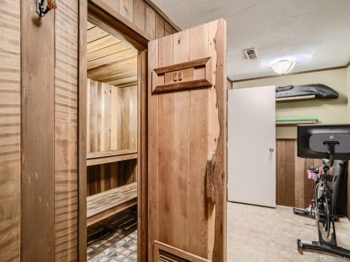 7640 Phillips Cir, Englewood CO 80112-3254 exterior