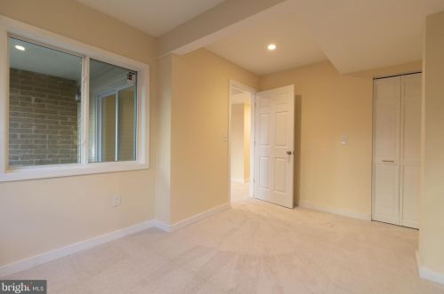 13378 Hungerford Pl, Herndon VA  20170-4365 exterior