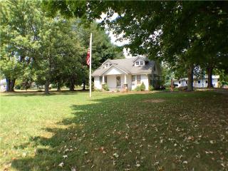 1011 Red Boiling Springs Rd, Lafayette, TN 37083-1323
