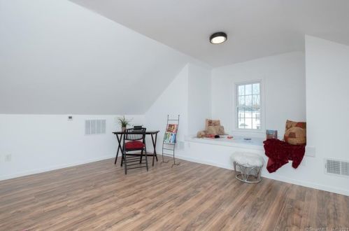 41 New Marker Rd, Wapping CT  06074-1863 exterior