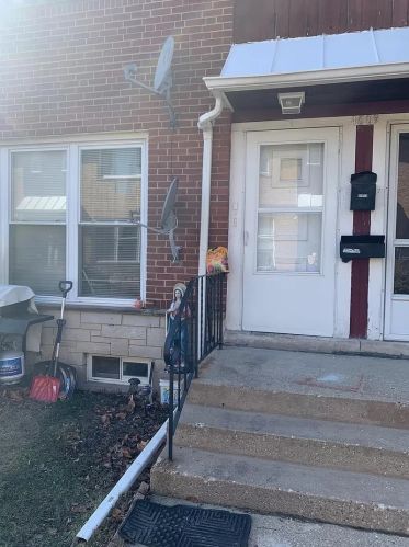 4609 Main St, Skokie, IL 60076-2083