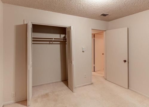 1808 Lake Shore Ct, Fort Worth TX  76103-1512 exterior