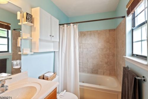 53 Manor Dr, Princeton NJ  08540-1643 exterior