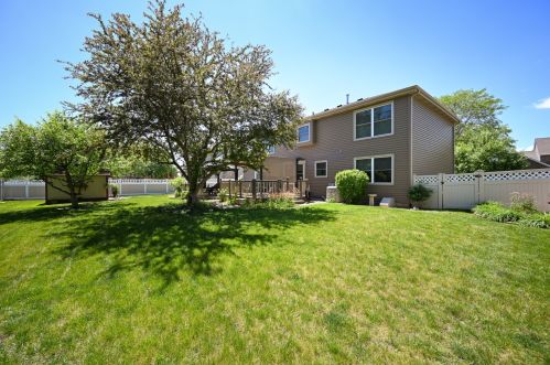 885 Chatham Dr, Carol Stream IL  60188-2979 exterior