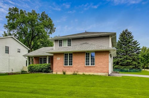 6970 Center Ave, Hanover Park, IL 60133-3581
