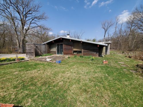 2590 Hazelnut Ln, Bannockburn, IL 60015-3821