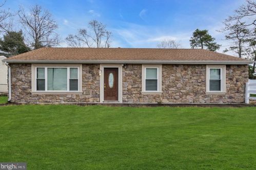 12 Maricopa Trl, Browns Mills, NJ 08015-6624