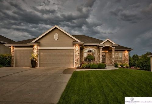 7617 153rd Cir, Bennington, NE 68007-1552