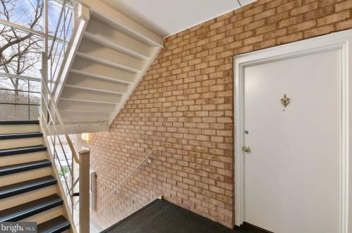 2900 Kings Chapel Rd, Falls Church, VA 22042-1139