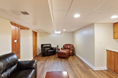 2106 Highland Pkwy, Saint Paul MN  55116-1311 exterior