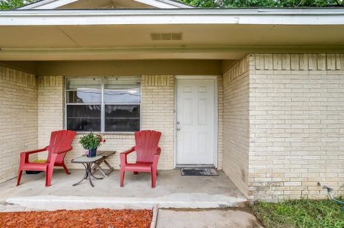 6467 Valley Ridge Dr, Fort Worth, TX 76140-9513