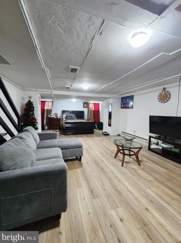 5721 5 St, Philadelphia PA 19120-2307 exterior