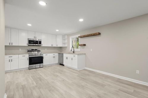 3366 Creekwood Dr, Rex GA 30273-2115 exterior