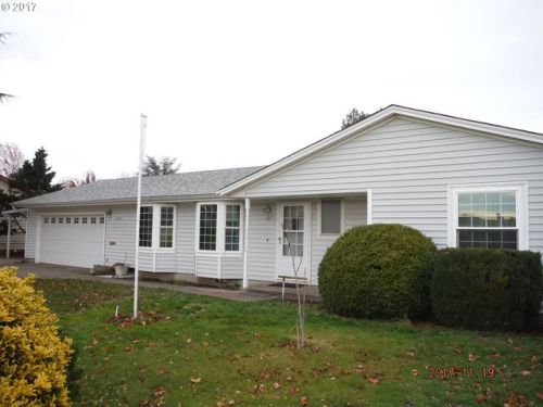 1305 Mulberry Dr, Woodburn, OR 97071-2768
