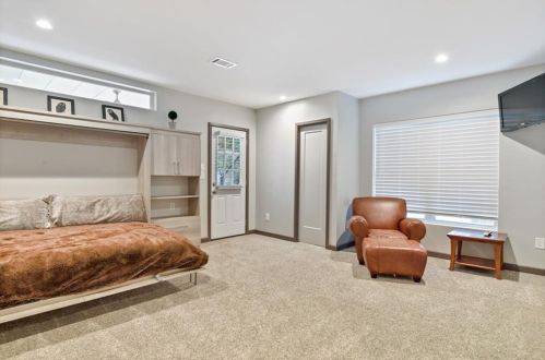 800 Lake Summit Dr, Atlanta GA  30342-1975 exterior