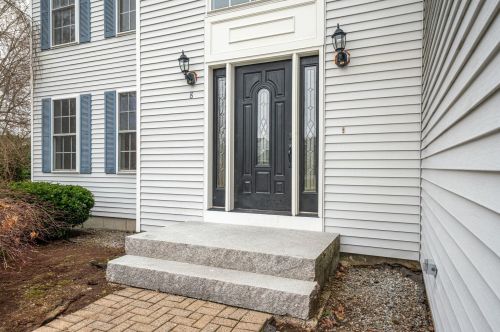 8 Wanda Ln, Nashua, NH 03062-4205