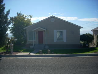 419 Grandview Ave, Sunnyside, WA 98944-1821